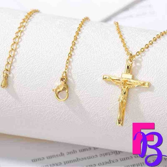 *NEW!* 18K Yellow Gold Cross Necklace - Picture 4 of 10